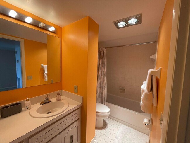 Building Photo - 799 Jeffery St