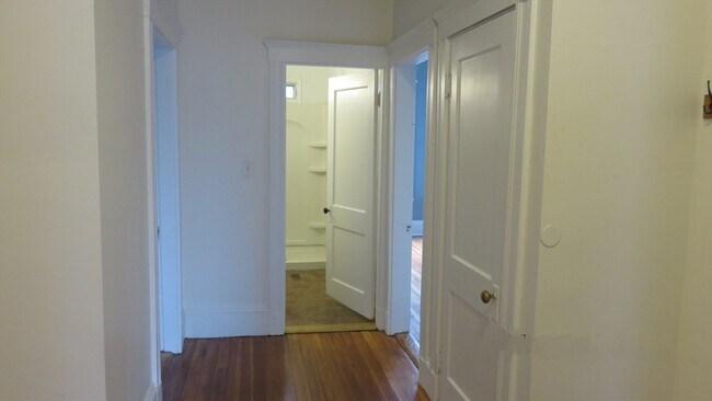 Building Photo - 39 Strathmore Rd