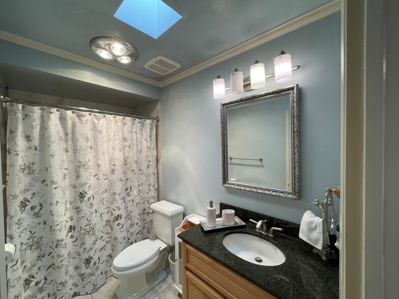 Bathroom - 5271 Newcastle Ave