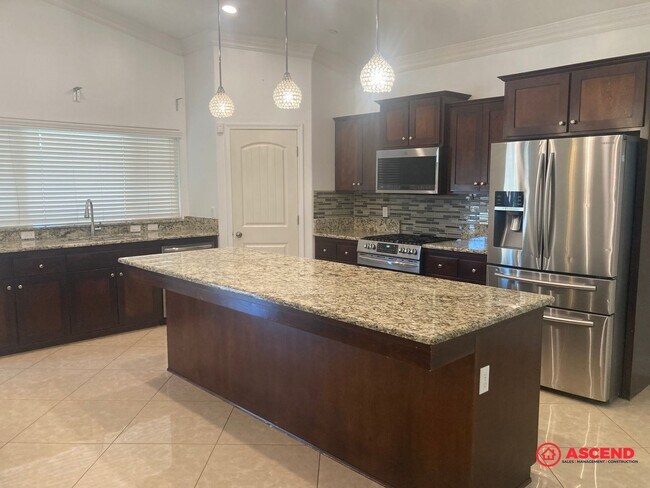 Building Photo - 4-Bedroom Home in Gossamer Grove!