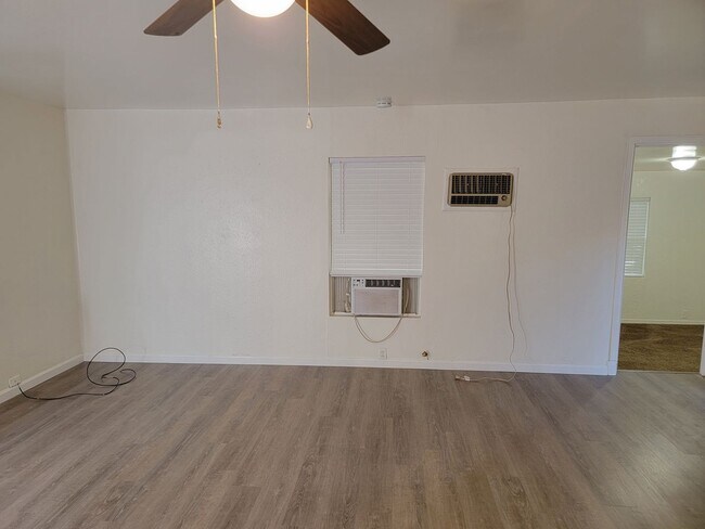 Building Photo - 2 Bedroom 1 Bathroom House Near Caldwell Park