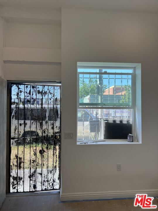 Primary Photo - 1009 W 46th St