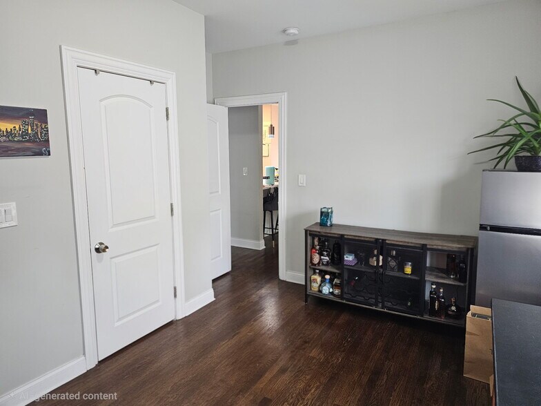 Building Photo - 2105-07 N Lawndale Ave