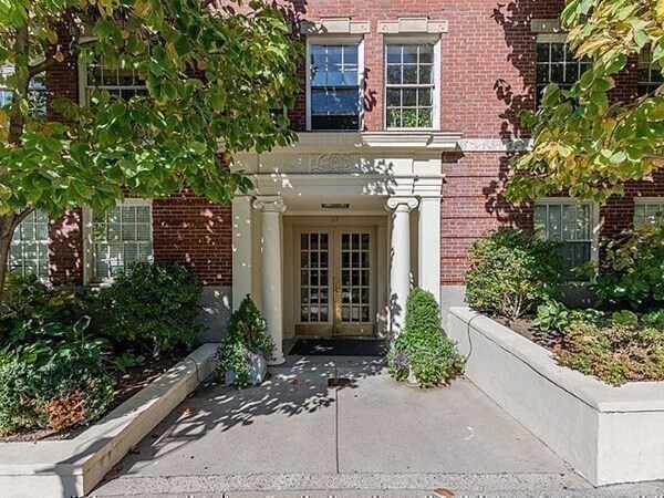 Building Photo - 37 Beacon St