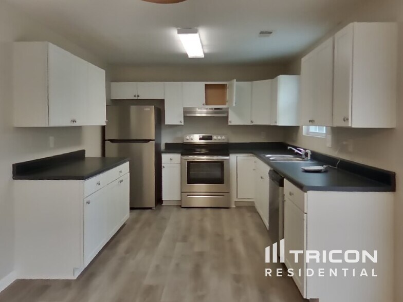 Building Photo - 832 Stonebridge Park Cir