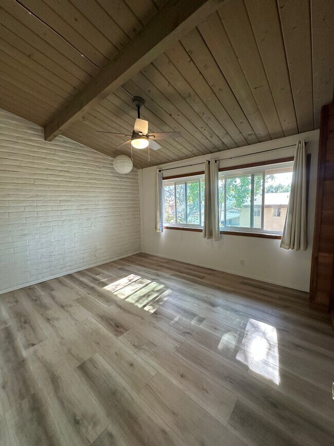 Building Photo - 2 Bedroom Condo - La Mesa