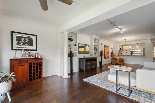 Building Photo - 104 S Interlachen Ave