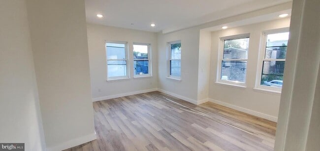 Building Photo - 307 W York St