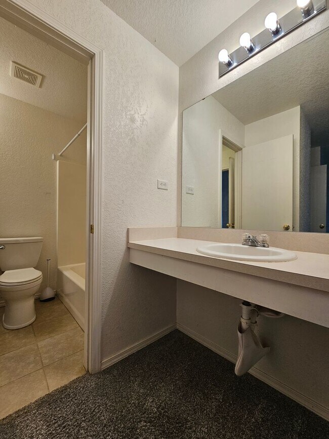 Building Photo - (2) Bed/(1) Bath Pets Negotiable Avail NOW w/ Storm Shelter!