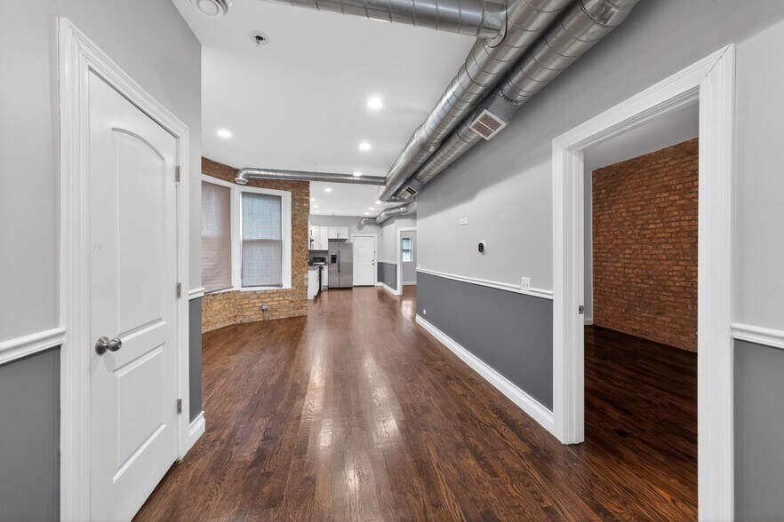 Building Photo - 7038 S Eberhart Ave