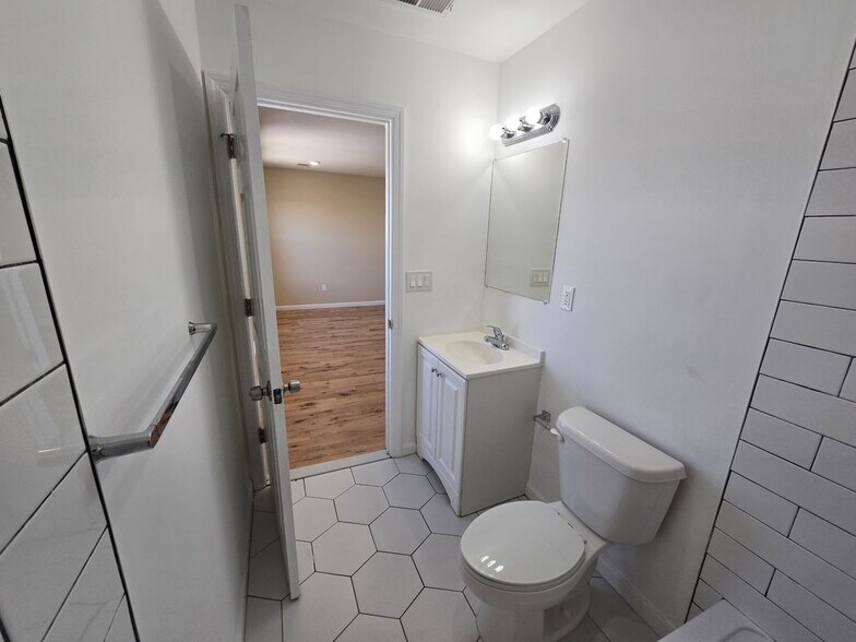 Building Photo - 53 Philip Pl