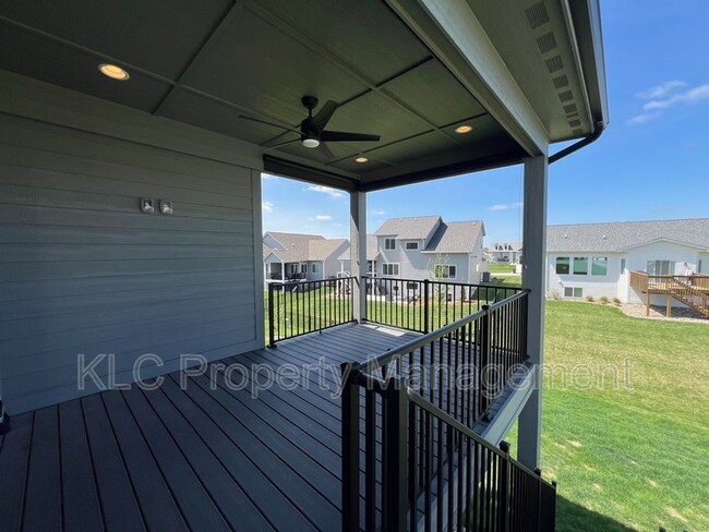 Building Photo - 2850 Sunflower Dr