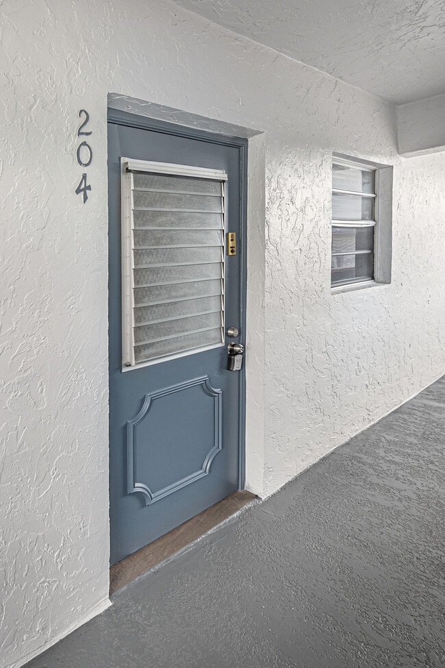 Building Photo - 2700 Casita Way