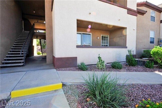 Building Photo - 231 W Horizon Ridge Pkwy