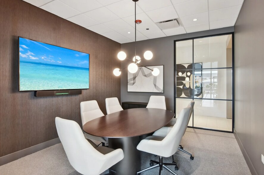 Building Photo - 345 N Canal St