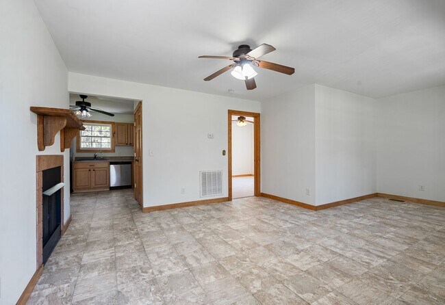 Building Photo - Fabulous Home near Silk Hope Chatham County - Cabin living close to Shakori