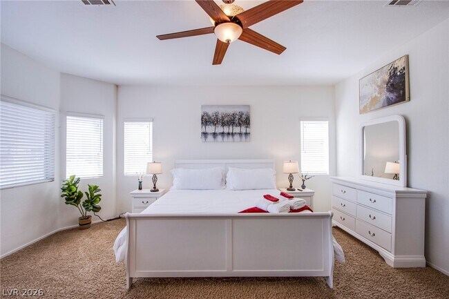 Building Photo - 29 Blue Sunrise Ave