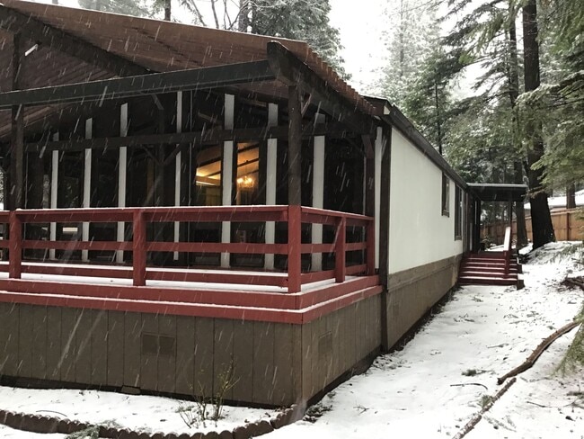 Building Photo - Large spacious 2Bd manufactured home avail...
