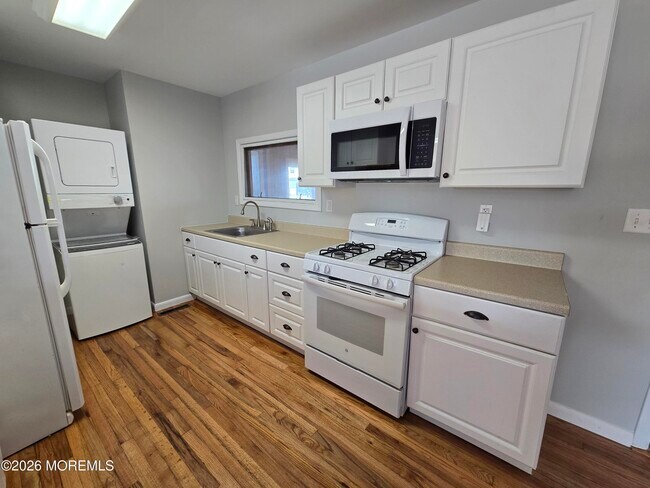 Building Photo - 106 E Granada Dr