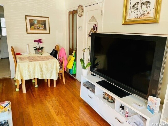 Building Photo - 67-04 215th St