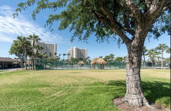 Building Photo - 380 Seaview Ct