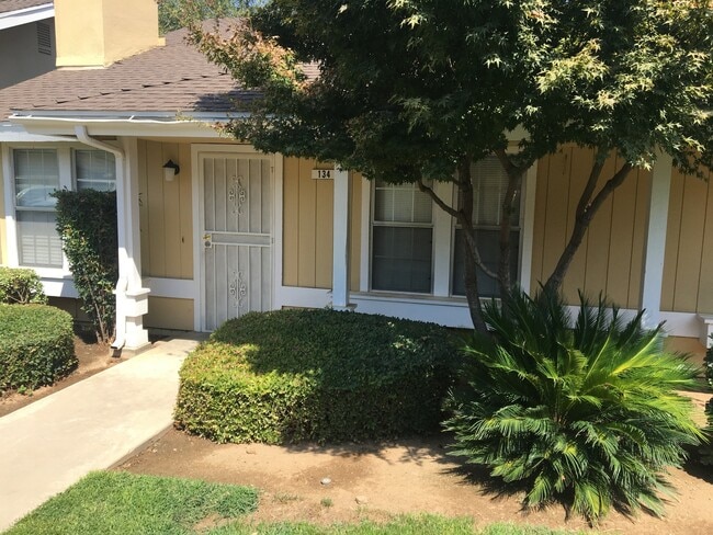 Building Photo - Beautifully Updated 2 Bed 2 Bath