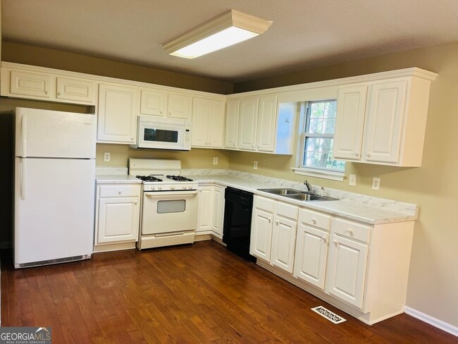 Building Photo - 129 Lost Lake Dr