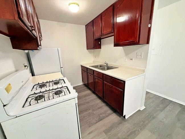 Building Photo - 841 Blossom Ln