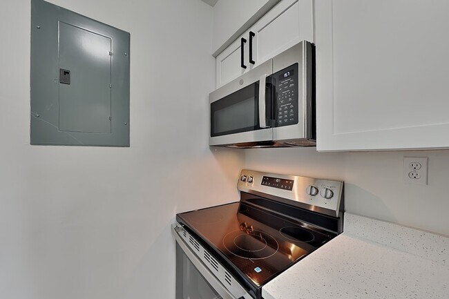 Building Photo - 7309 Daniel Webster Dr