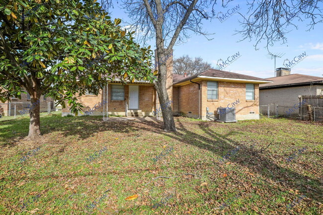 Building Photo - 8708 Barclay St