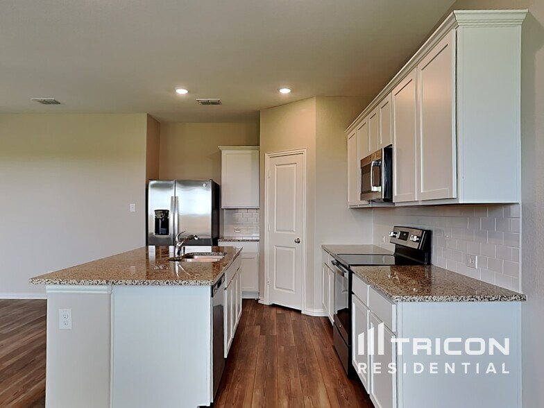 Building Photo - 1073 N Churchill Dr