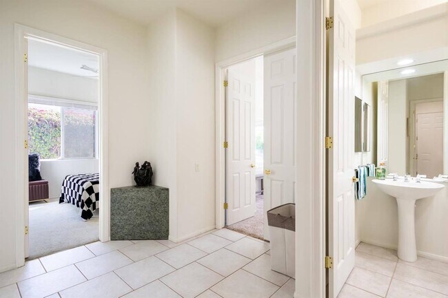 Building Photo - 40741 Avenida Solana