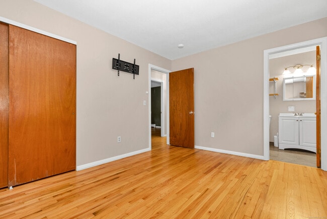Building Photo - 21 Pheasant Run Dr