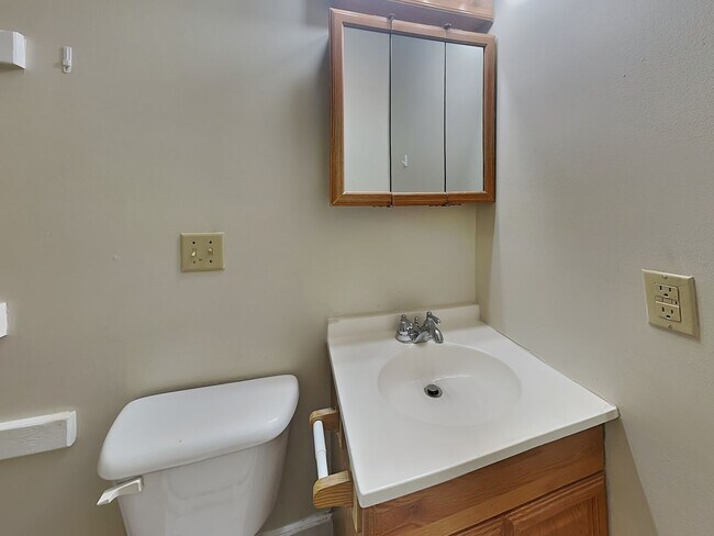 Building Photo - 1394 Indianola Ave