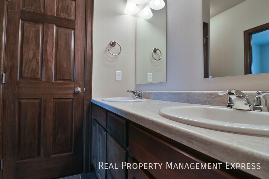 Building Photo - 5425 Seville Pl