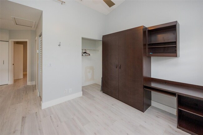 Building Photo - 50 Desford Ln