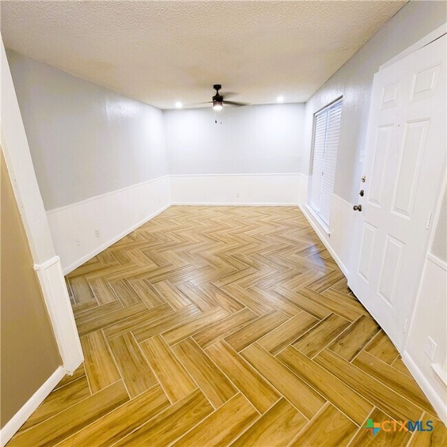 Building Photo - 1901 N 10th St