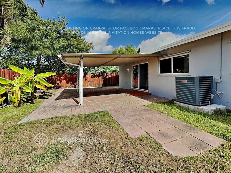 Building Photo - 2620 SW 121st Ave