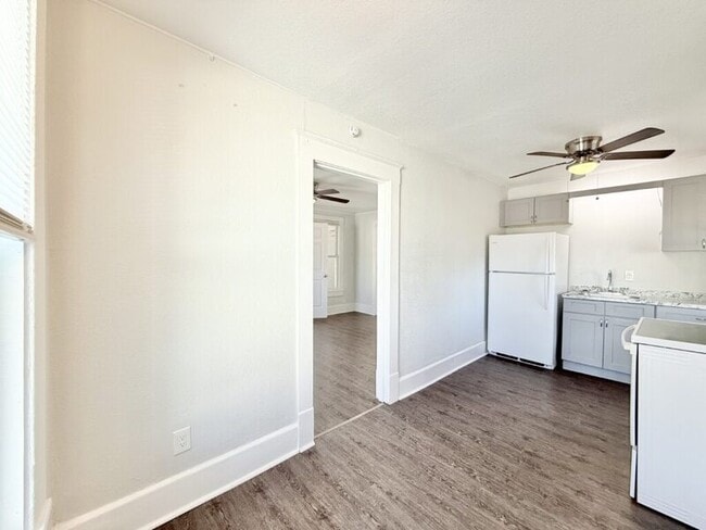 Building Photo - 501 53rd St S