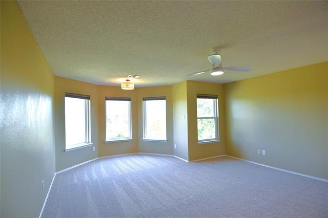Building Photo - 3921 Lakeside Dr
