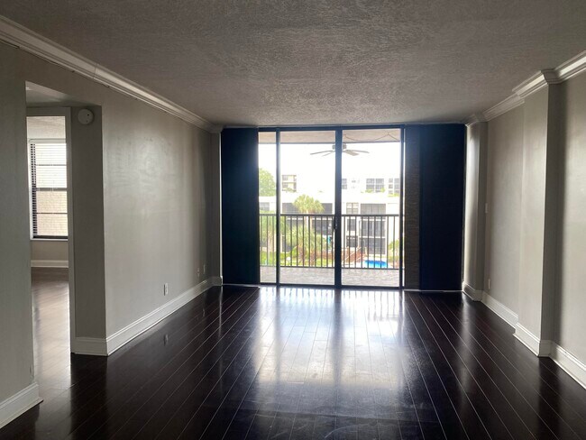 Building Photo - 9 Royal Palm Way