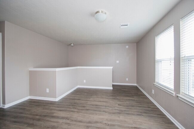 Building Photo - 2209 Onyx Ct