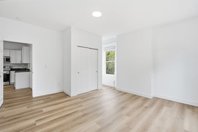 Building Photo - 568 Hale Ave