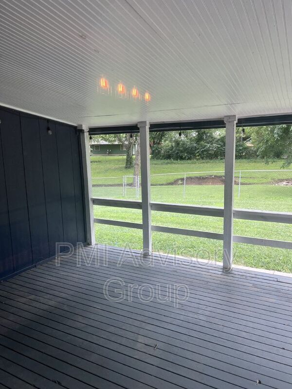 Building Photo - 1220 N School St