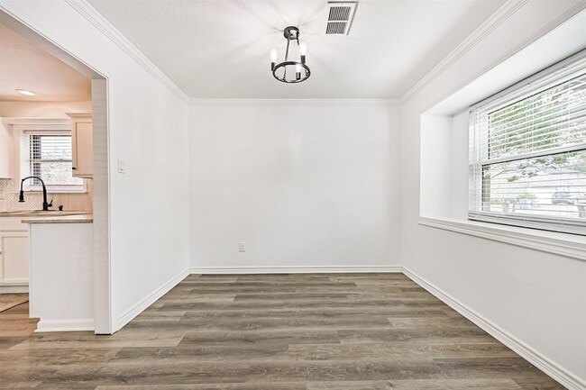 Building Photo - 212 E Castle Harbour Dr