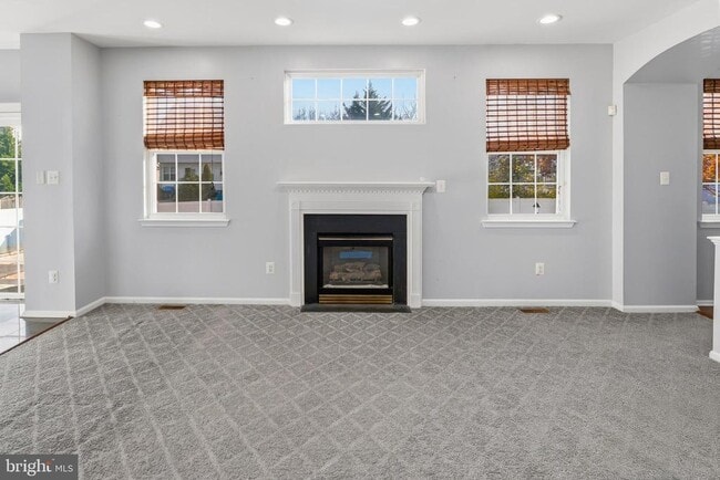 Building Photo - 109 Holly Dr