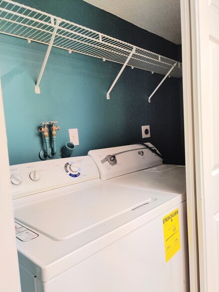 In Unit Washer and Dryer - 269 NW 7th St