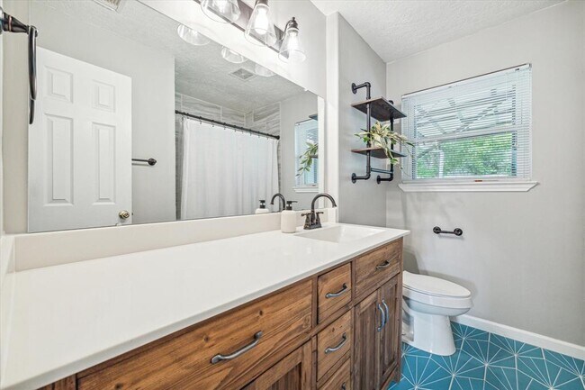 Building Photo - 3613 Lazy Spring Dr