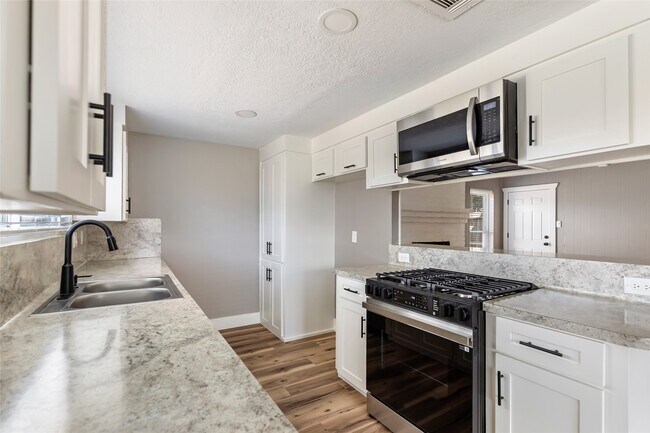 Building Photo - 24615 Shellbrook Dr