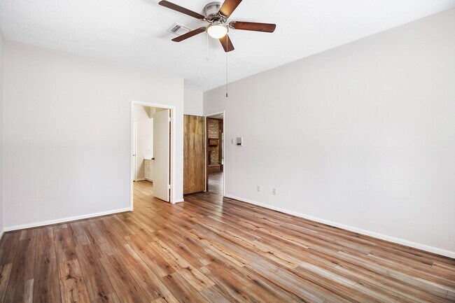 Building Photo - 5402 Summerfield Ln